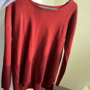 Maroon sweater. Slightly longer in the back. Super comfortable. Not too thick.